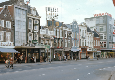 22768 Gezicht op de voorgevels van de panden Vredenburg 36-lager te Utrecht.